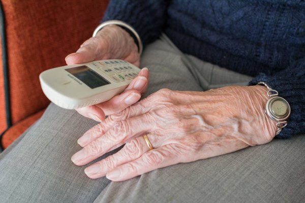 Seit Mitte Dezember bleiben bei einigen Hörstmaranern nicht nur die Telefonleitungen stumm. Auch Internet und Kabelfernsehen funktionieren nicht. Schuld ist eine Störung beim Anbieter Vodafone. - © Symbolbild: Pixabay