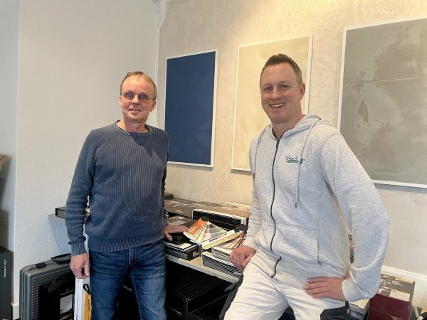 Jörg Jürgen-Lohmann (l.) hat in Robin Steiner einen Nachfolger für seinen Betrieb gefunden, den er sonst hätte schließen müssen. - © Mareike Köstermeyer
