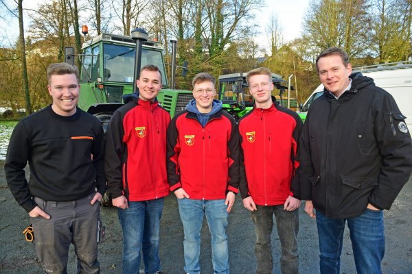 Einige der neuen Gesichter im Elferrat: Nic Laskowski, Jonas Schaksmeier, Mats Harzmeier, Nathanael Hense und Sitzungspräsident Thomas Wiesener, der im vergangenen Jahr seinen Einstand gefeiert hat. - © Nicole Ellerbrake