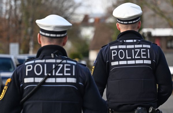 Die Polizei stuft in OWL mehr als 180 Personen als Jugendliche ein. - © Bernd Weißbrod/dpa