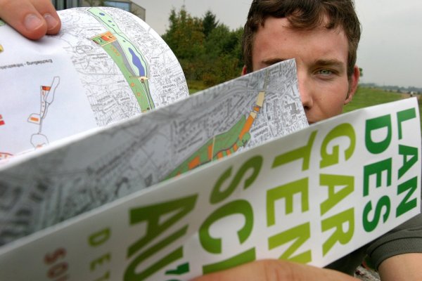 Der Landesgartenschau-Prospekt im Jahr 2005: Seinerzeit wurde befunden, dass das Projekt eine Nummer zu groß ist. Im Dezember soll nun eine 2020 beauftragte Analyse vorgelegt werden, die zeigen soll, ob das jetzt anders ist. - © Vera Gerstendorf-Welle