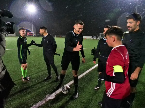 Eine freundliche Begrüßung gehört bei Pascal Martin immer dazu. - © Jörg Hagemann