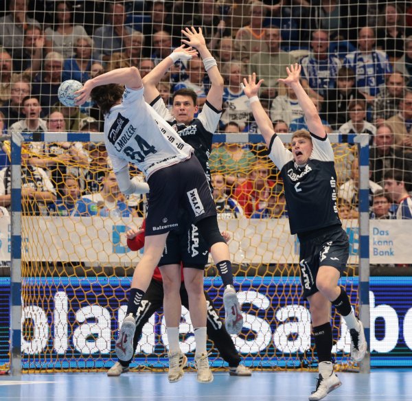 Lukas Hutecek, Frederik Simak und Lasse Møller geben alles. - © Paul Cohen(LZ)
