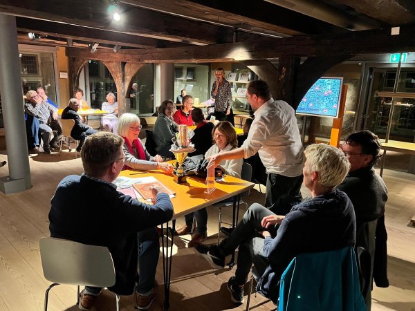 Insgesamt 30 Ratefüchse traten beim zweiten Lemgoer Kultur-Quiz im Hexenbürgermeisterhaus an. - © Florian Schröder