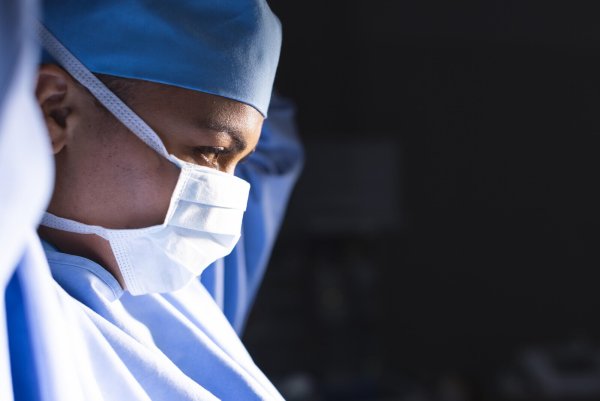 Viele Ärztinnen erleben im Krankenhausalltag Diskriminierung. - © picture alliance