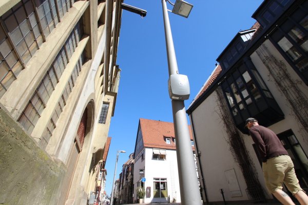 Sensor zur Frequenzmessung von "Lemgo Digital" vor dem Wippermannschen Haus. - © Jens Rademacher