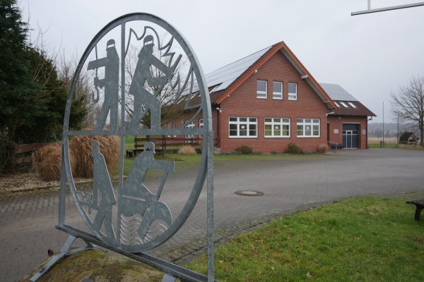 Das Feuerwehrgerätehaus in Silixen soll nach Anregung durch die Energiekommission eine neue Heizung bekommen. - © Jost Wolf