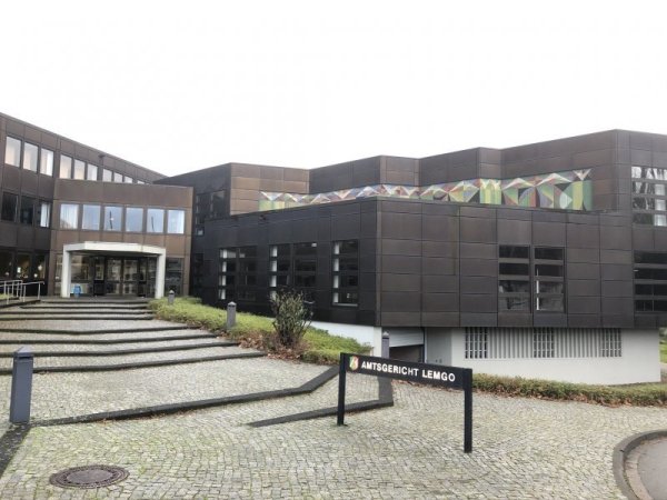 Das Amtsgericht Lemgo am Lindenhaus soll unter Denkmalschutz gestellt werden. Das meint zumindest der zuständige Landschaftsverband Westfalen-Lippe. Der Bau- und Liegenschaftsbetrieb muss jetzt nochmal Stellung nehmen, bevor die Bezirksregierung entscheidet oder das Bauministerium in Düsseldorf einschalten muss. - © Till Brand