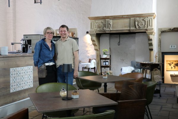 Beate und Oliver Langer betreiben seit Kurzem ihre Kaffeerösterei BO im Haus Backs. - © Alexandra Schaller