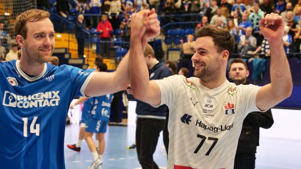 Hand in Hand feierten die beiden Niederländer Bobby Schagen und Dani Baijens den Jahresabschluss. - © Jörg Hagemann