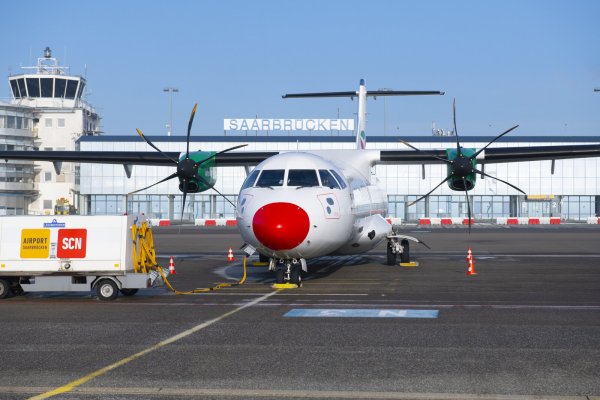 Mit Turbopropmaschinen verbindet die Fluggesellschaft DAT seit 2020 Saarbrücken mit Berlin und Hamburg. Ähnliche Flugzeuge könnten auch von Paderborn/Lippstadt nach München fliegen. - © Jennifer Weyland