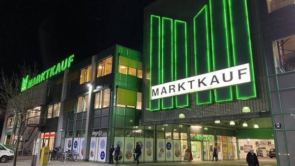Ein Tier hat sich in den Marktkauf in Gadderbaum verirrt und findet den Weg nicht wieder hinaus. - © Martin Krause (Archiv)
