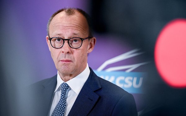 Friedrich Merz (CDU), Vorsitzender der CDU/CSU-Bundestagsfraktion, gibt ein Statement zum Wachstumschancengesetz und zu weiteren aktuellen Themen ab. - © Britta Pedersen/dpa