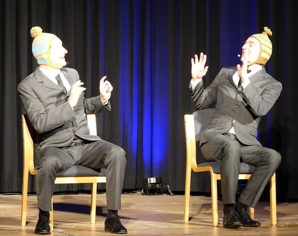 Sebastian Rüger und Frank Smilgies sind Ulan Bator. Hier im Klostersaal Lügde. - © Axel Bürger