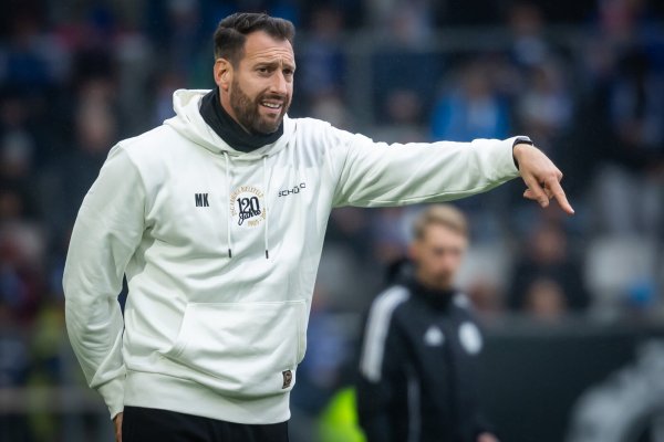 Arminia-Trainer Mitch Kniat und seine Assistenten hatten den DSC perfekt auf Elversberg eingestellt. - © Sarah Jonek