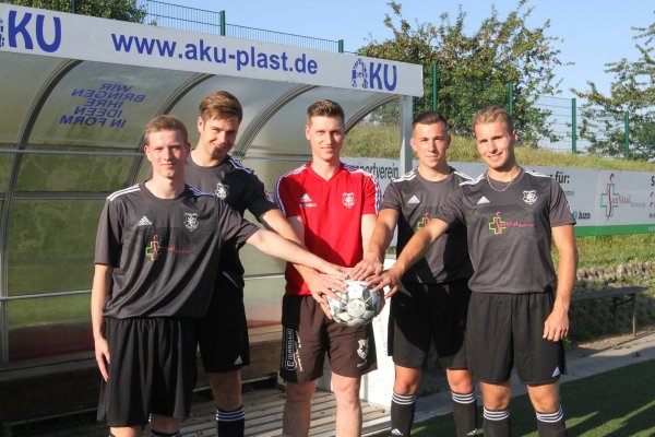 Trainer Daniel Barbarito (Mitte) mit (von links) Niklas Meier, Daniel Wall, Niklas Rogall und Jan Malte Opitz. Es fehlt der A-Jugendliche Tim Jokers, den der RSV für die Erste frei machte.l - © Sebastian Lucas