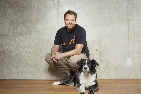 "Der willl nur spielen": Martin Rütter gastiert in der Phoenix Contact arena. - © Alex Stiebritz Amx Studio