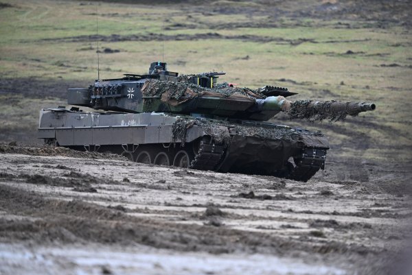 Ein Leopard 2A6 bei einer Präsentation des Panzerbataillons 203 in Augustdorf im Jahr 2023: Die Einheit wird nach Litauen verlegt. - © picture alliance/dpa