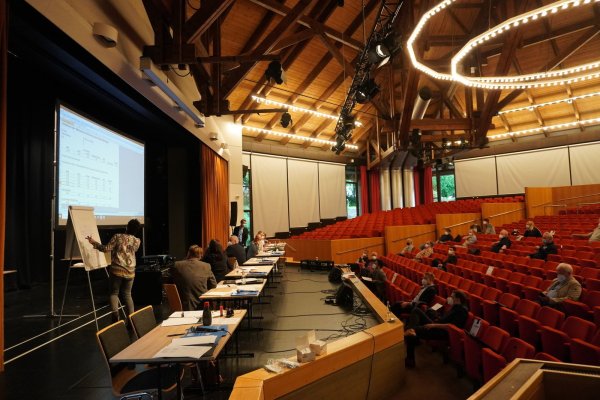 Im Bad Meinberger Kurtheater hat der Rat die Ausschüsse neu gebildet. - © Michaela Weiße(LZ)
