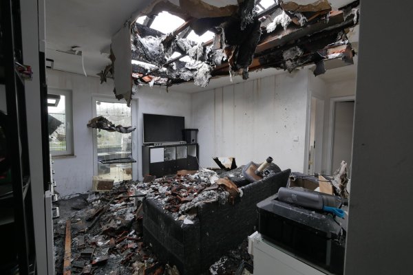 Im Wohnzimmer von Chantal Heering ist so gut wie nichts mehr zu verwenden. - © Jost Wolf