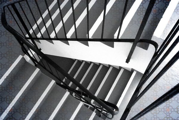 Die vierköpfige Familie geht seit dem Vorfall nur noch in Angst durch das Treppenhaus. - © Symbolfoto: Pixabay