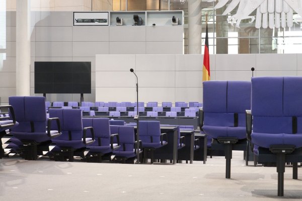 Der Bundestags-Sitzungsaal in Berlin. Kommendes Jahr werden die Stühle neu besetzt. - © Pixabay