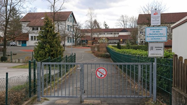 Um den Rechtsanspruch auf Ganztagsbetreuung umsetzen zu können, soll an der Grundschule Asemissen ein Anbau mit Gruppenräumen und Mensa entstehen. Foto: Martin Düsterberg - © Martin Düsterberg