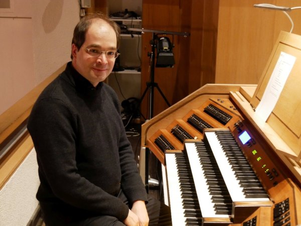Fulminantes Antrittskonzert. Prof. Matthias Neumann brilliert auf der großen Schuke-Orgel in Heilig-Kreuz. - © Thomas Krügler