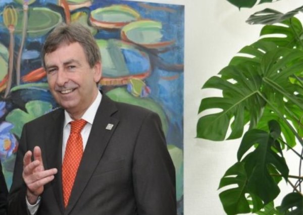 Friedhelm Spieker, ehemaliger Landrat im Kreis Höxter, sagt im "Untersuchungsausschuss Kindesmissbrauch" aus. - © Kreis Höxter