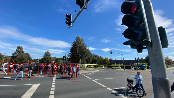 In Lemgo werden intelligente Ampeln erprobt, die verschiedene Verkehrsteilnehmer erkennen können – und die Grün- und Rotphasen entsprechend anpassen. - © Fraunhofer Institut