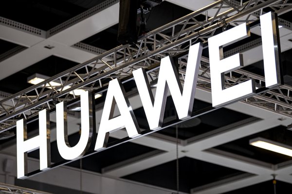 Der chinesische Tech-Riese Huawei liefert große Teile der Infrastruktur des deutschen 5G-Netzes. Das bedeutet große Abhängigkeit. - © dpa