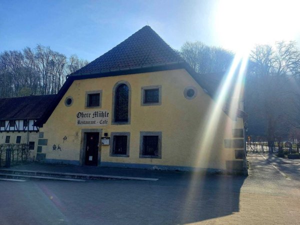 Etwa dreieinhalb Jahre steht die Obere Mühle am Friedrichstaler Kanal inzwischen leer. Die Krombacher führt seitdem immer wieder Gespräche mit Interessenten. - © Janet König
