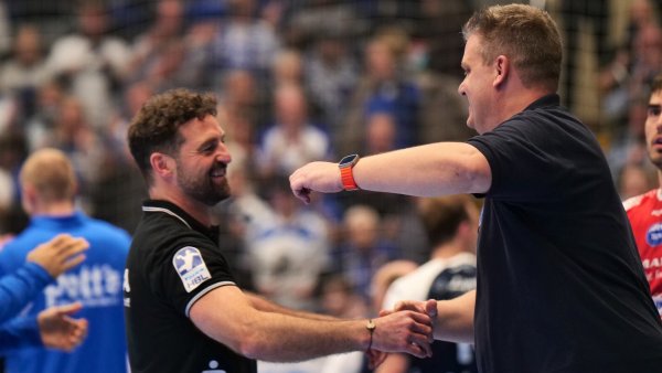 Florian Kehrmann und Jörg Zereike freuen sich auf weitere ausverkaufte Heimspiele in der Phoenix-Contact-Arena. - © Jörg Hagemann