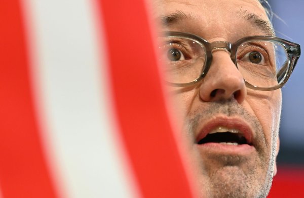 FPÖ-Chef Herbert Kickl wird wohl der nächste Kanzler Österreichs. - © Helmut Fohringer/APA/dpa