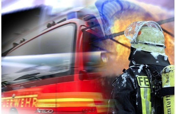 Brand an einer Brücke. - © dpa