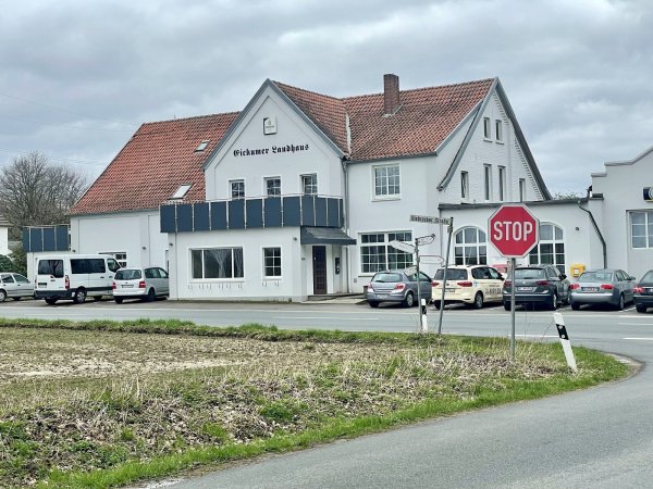 Im „Eickumer Landhaus“ sind zahlreiche Familienfeste gefeiert worden. Das kann auch so bleiben, sagen die neuen Eigentümer. - © Natalie Gottwald