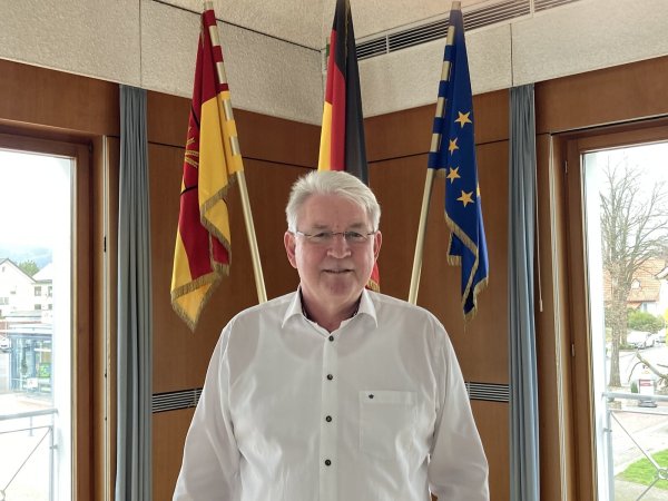 Bürgermeister Thomas Katzer tritt 2025 bei den Kommunalwahlen nicht mehr für das Amt an. - © Cordula Gröne
