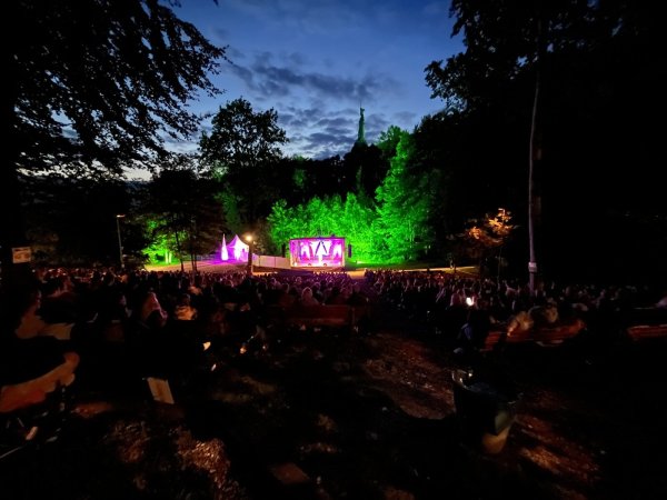 Das Publikum von "Nightwash Live" war am Anfang verhalten, wärmte jedoch mit der Zeit deutlich auf. - © Elia Böckelmann