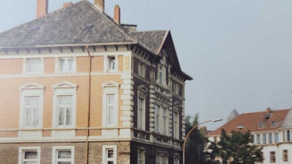 Das Haus in der Paulinenstraße 10. Im ersten Stock war die Wohnung von Kurt Bergmeier und seiner Familie. - © Kurt Bergmeier