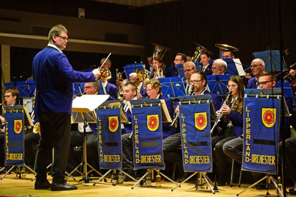 Das Lipperland-Orchester hat in Barntrup reichlich Applaus geerntet. - © Nicole Ellerbrake