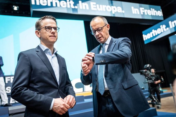 Neben dem designierten nächsten Bundeskanzler Friedrich Merz (r.) aus Brilon könnte Carsten Linnemann aus Paderborn als Wirtschaftsminister Teil des Kabinetts werden. - © imago/Chris Emil Janßen