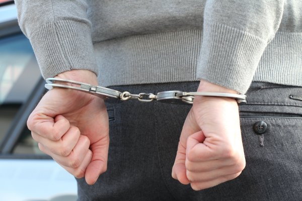 Ein Detmolder (24) sitzt aktuell wegen versuchten Totschlags in U-Haft. - © Pixabay