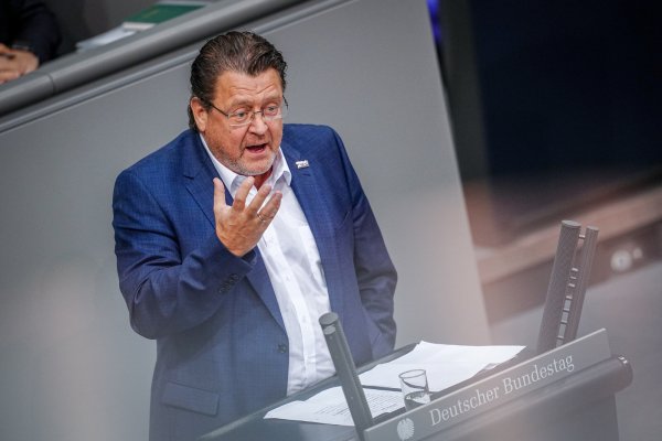 Stephan Brandner spricht im Bundestag: Der AfD-Politiker wurde als Ausschussvorsitzender sogar abgewählt. - © picture alliance/dpa