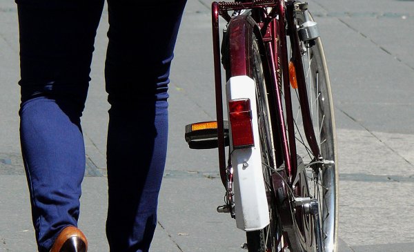 An der Hornschen Straße wurde eine Radfahrerin von ihrem Gefährt geschubst, nachdem sie mit einer Fußgängerin offenbar verbal aneinandergeraten war. - © Symbolbild Pixabay