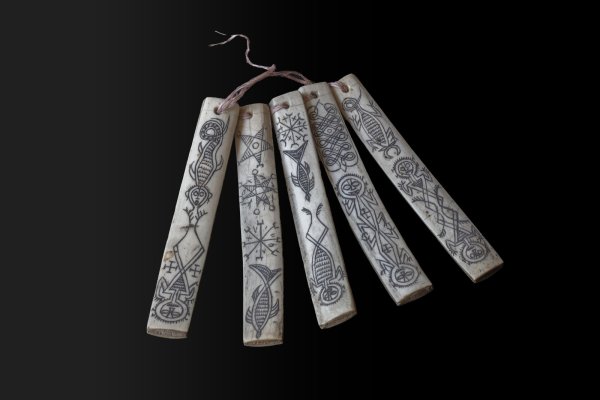 Der Knochenkalender porhalaan galt bei indigenen Völkern in Sumatra als Orakel und faszinierte zwei Lemgoer Brüder. - © Stadt Lemgo