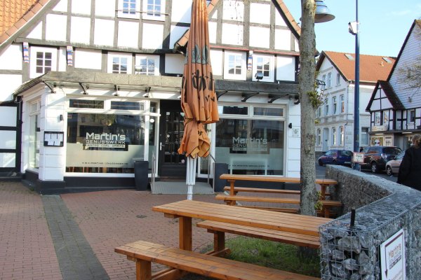 Hier könnte bald das Jugendcafé einziehen: Die Verwaltung hat das eheamlige "Martins Genusswerk" als geeignete Immobilie vorgeschlagen. - © Kirsten Fuhrmann