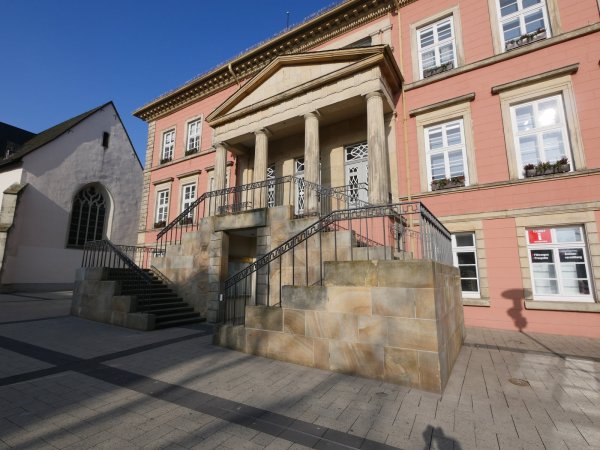 Das Detmolder Rathaus. Fünf von neun Parteien haben nur Ratsherren. - © Jost Wolf