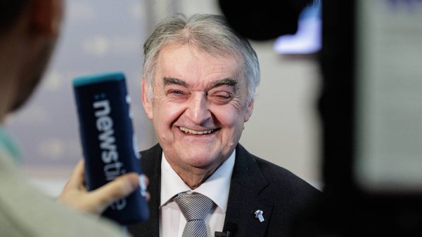 NRW-Innenminister Herbert Reul (CDU) genießt in der Bevölkerung einen guten Ruf. - © IMAGO/Oliver Langel