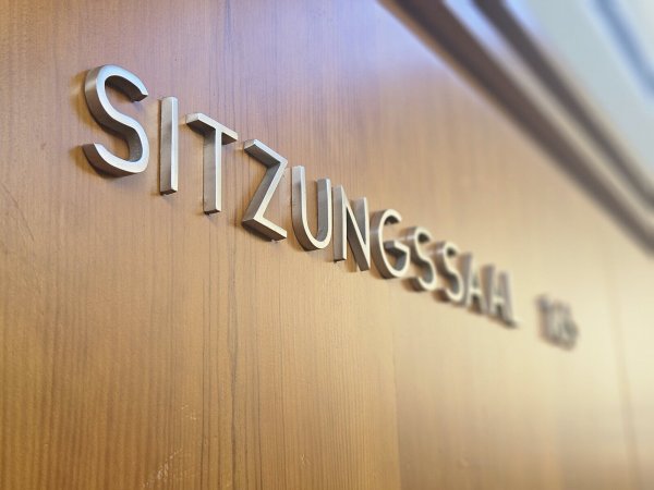 Eigentlich hätte am Donnerstag vor der Großen Jugenkammer gegen einen 33-jährigen verhandelt werden müssen. Er kam aber nicht. - © Janet König