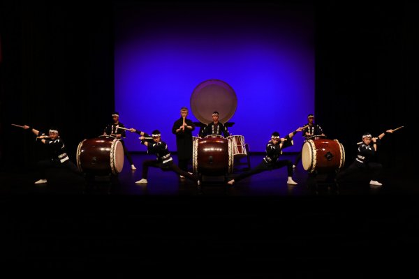Die japanische Trommelshow "Kokobu" verspricht unter dem Motto „Sound of Life“ furiose Rhythmen und kraftvolle Athletik. - © Think Tank Art